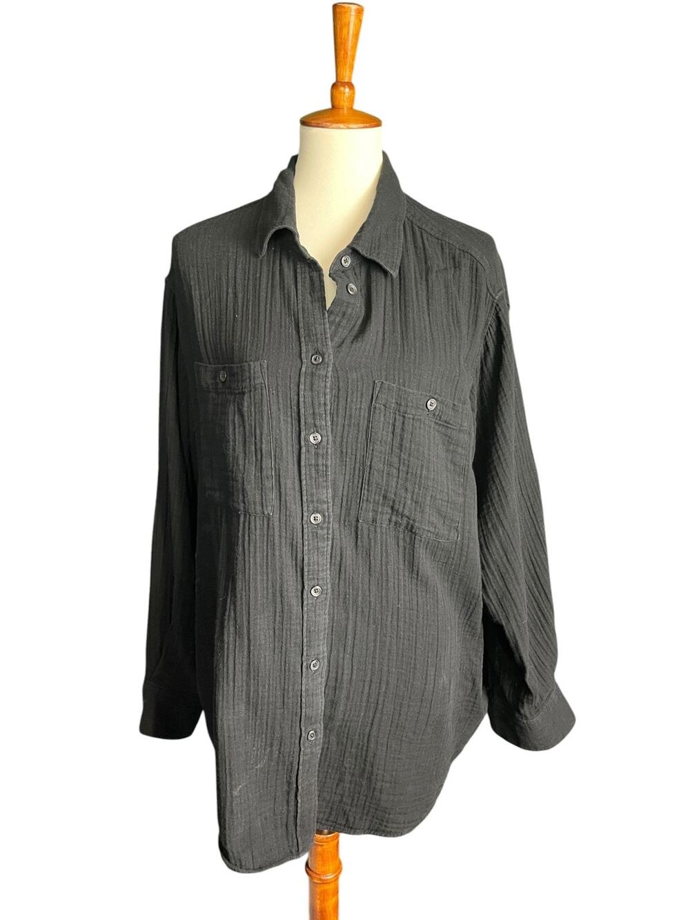 Women’s Gap The BIG Shirt in Crinkle Gauze - Black- Large - Minimalist - Classic